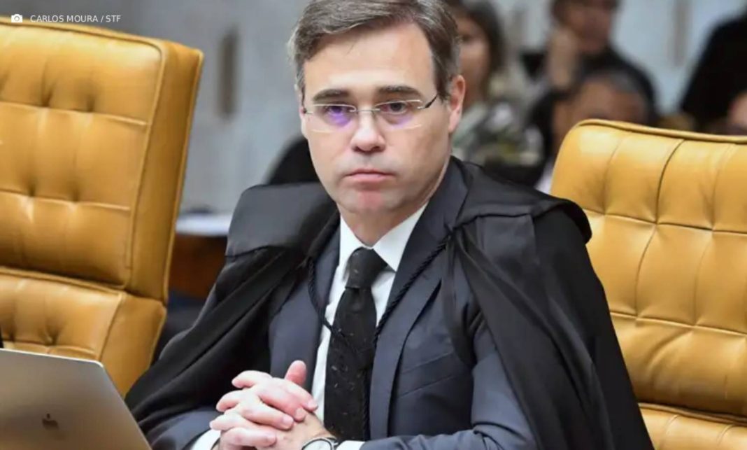 André Mendonça admite encontro com dono do Banco Master André Mendonça admite encontro com dono do Banco Master