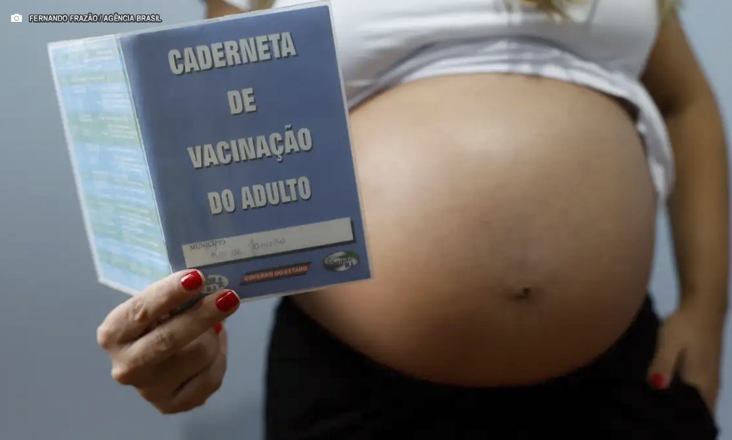 Baixa vacinação contra covid e gripe eleva risco para gestantes no país Baixa vacinação contra covid e gripe eleva risco para gestantes no país
