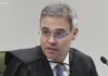 André Mendonça vota para manter retirada de postagens contra Flávio Bolsonaro