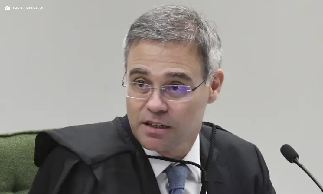 André Mendonça vota para manter retirada de postagens contra Flávio Bolsonaro André Mendonça vota para manter retirada de postagens contra Flávio Bolsonaro