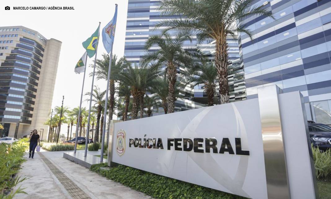 Mendonça tentou travar mas PF envia a Gilmar e Zanin íntegra de material do celular de Vorcaro Mendonça tentou travar mas PF envia a Gilmar e Zanin íntegra de material do celular de Vorcaro
