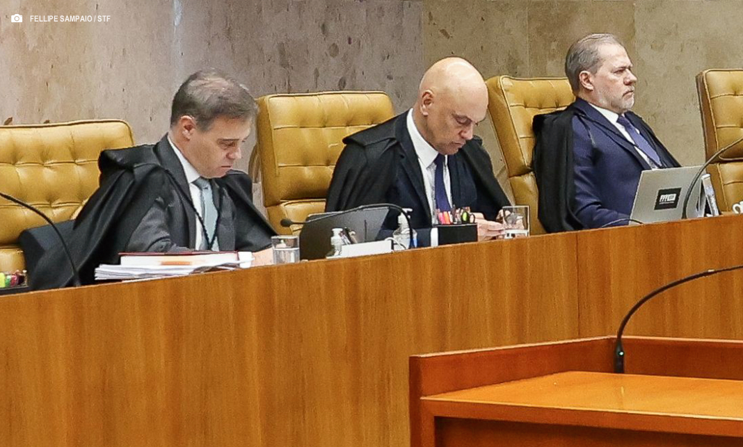 André Mendonça acusa Alexandre de Moraes de direcionar investigação no STF no caso Master André Mendonça acusa Alexandre de Moraes de direcionar investigação no STF no caso Master