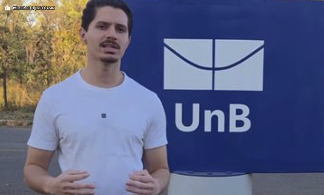 Policiais federais prendem candidato a deputado federal por depredação na UnB Policiais federais prendem candidato a deputado federal por depredação na UnB