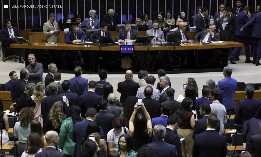 Alcolumbre marca votação da PEC pelo fim da escala 6×1 para quarta-feira Alcolumbre marca votação da PEC pelo fim da escala 6×1 para quarta-feira