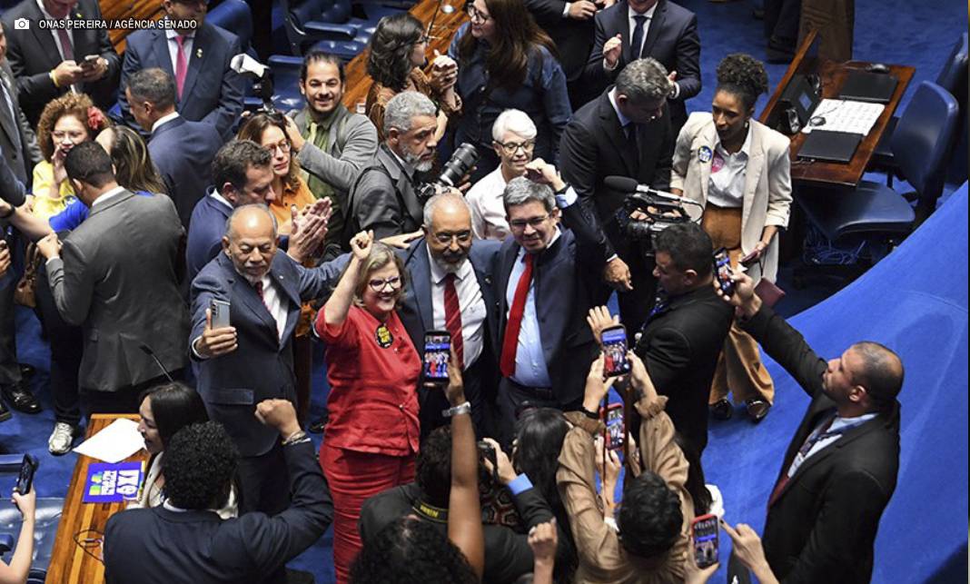 Senado aprova PEC do fim da escala 6×1 Senado aprova PEC do fim da escala 6×1