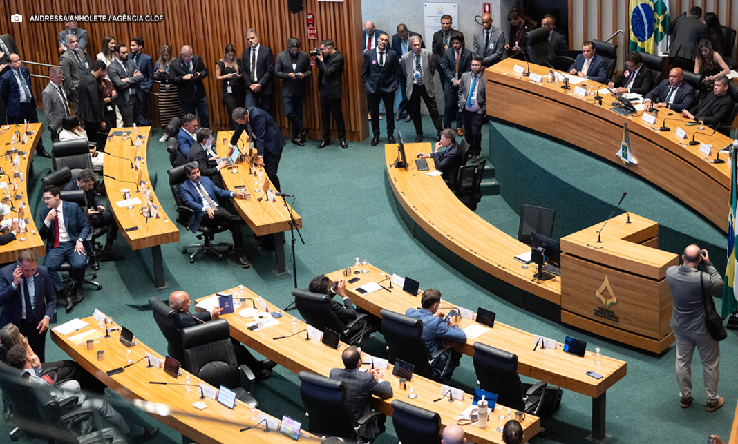 CLDF já passou pelo crivo de Vorcaro? Suposto voo de distritais em jatinho de ex-banqueiro pode mexer no tabuleiro de comando da Casa CLDF já passou pelo crivo de Vorcaro? Suposto voo de distritais em jatinho de ex-banqueiro pode mexer no tabuleiro de comando da Casa