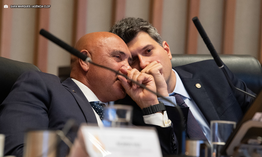 Câmara aprova regra que permite reeleição da Mesa Diretora na troca de legislaturas Câmara aprova regra que permite reeleição da Mesa Diretora na troca de legislaturas