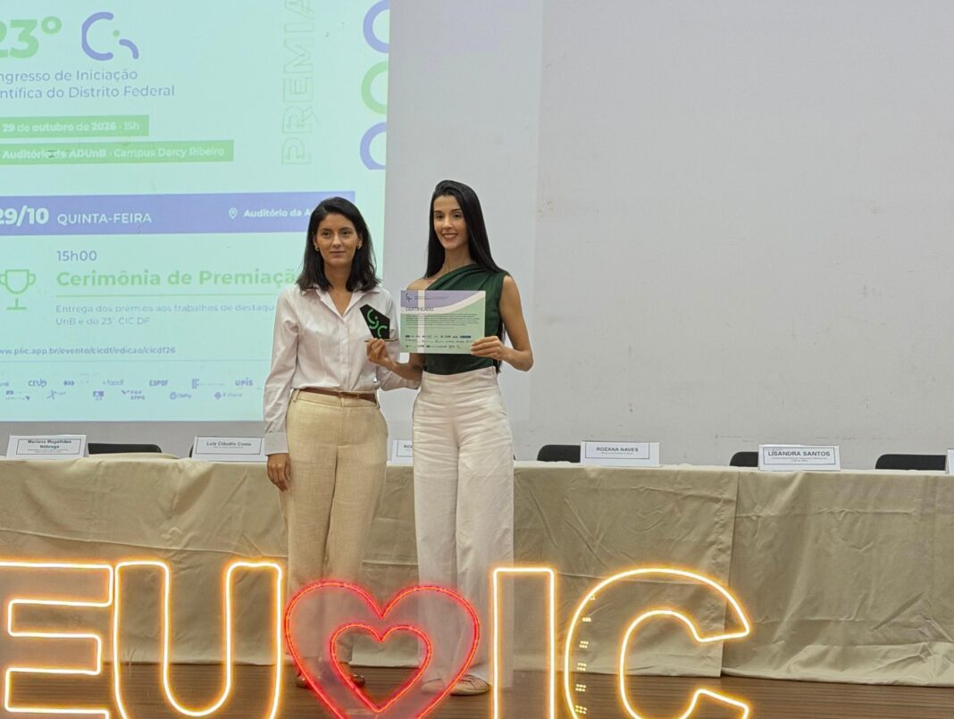 Pesquisa de estudantes da Escs é premiada em Congressos de Iniciação Científica Pesquisa de estudantes da Escs é premiada em Congressos de Iniciação Científica