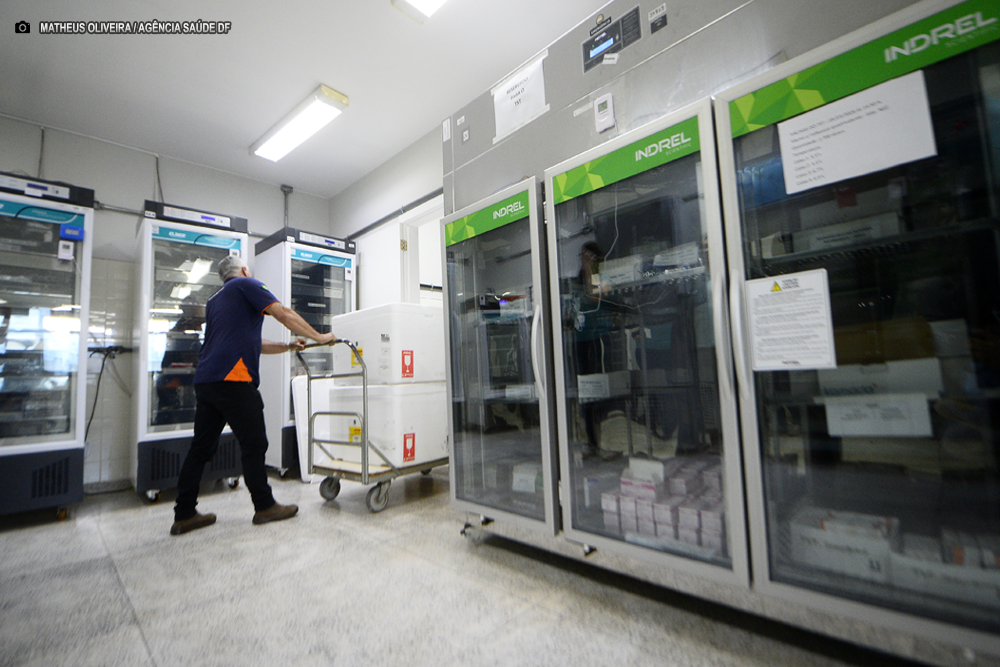 Rede de Frio Central chega aos 25 anos como referência técnica para vacinação no DF Rede de Frio Central chega aos 25 anos como referência técnica para vacinação no DF