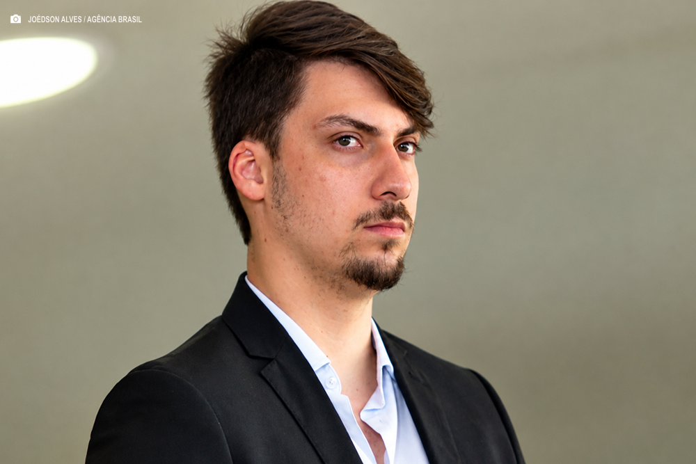 Renan Bolsonaro vira réu por suspeita de fraude de R$ 291 mil Renan Bolsonaro vira réu por suspeita de fraude de R$ 291 mil