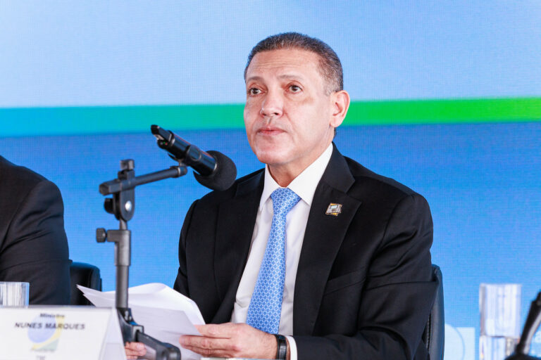 Kassio Nunes, presidente do TSE descarta falhas e assegura sucesso da apuração após prorrogação de votação das eleições presidenciais Kassio Nunes, presidente do TSE descarta falhas e assegura sucesso da apuração após prorrogação de votação das eleições presidenciais