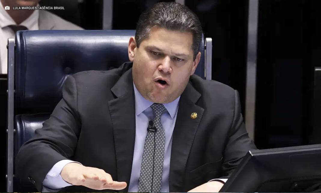 Alcolumbre promulga fim da escala 6×1 nesta sexta-feira Alcolumbre promulga fim da escala 6×1 nesta sexta-feira