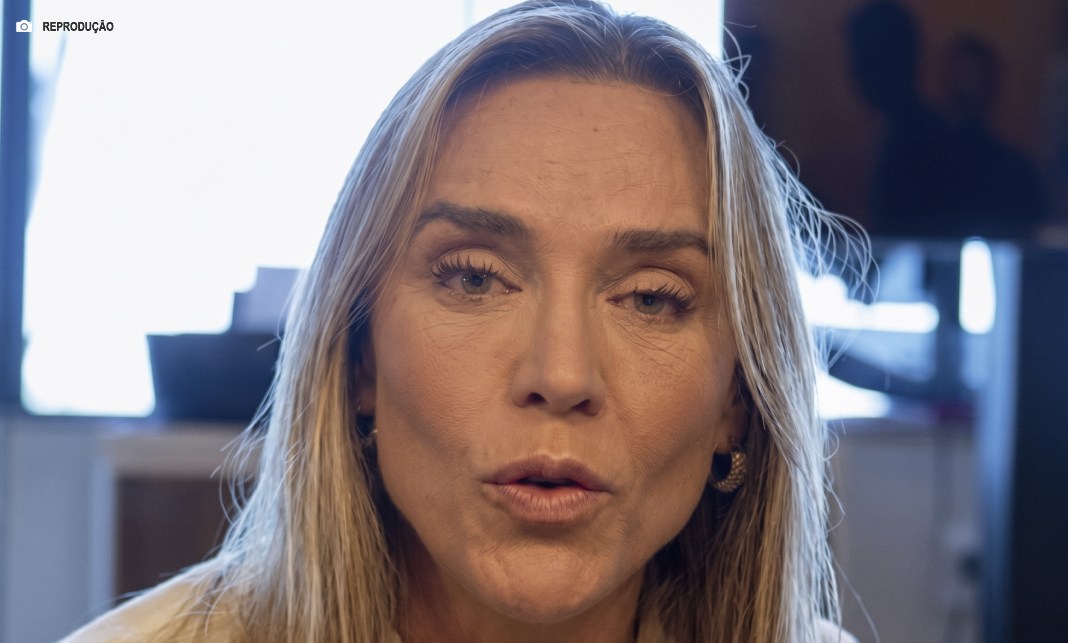 “Foi no governo do PT que o servidor ficou sem o 13º salário, sem salário, porque não tinham gestão”, diz Celina Leão rebater fake news atribuída à oposição “Foi no governo do PT que o servidor ficou sem o 13º salário, sem salário, porque não tinham gestão”, diz Celina Leão rebater fake news atribuída à oposição