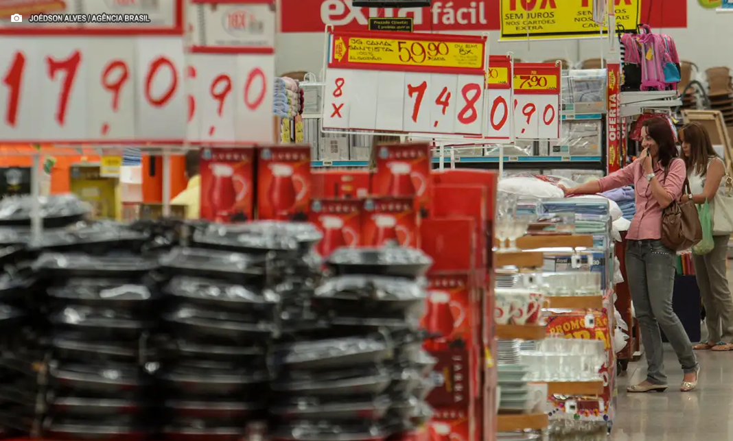 Economia brasileira avança 0,5% em agosto após dois meses de queda, aponta FGV Economia brasileira avança 0,5% em agosto após dois meses de queda, aponta FGV