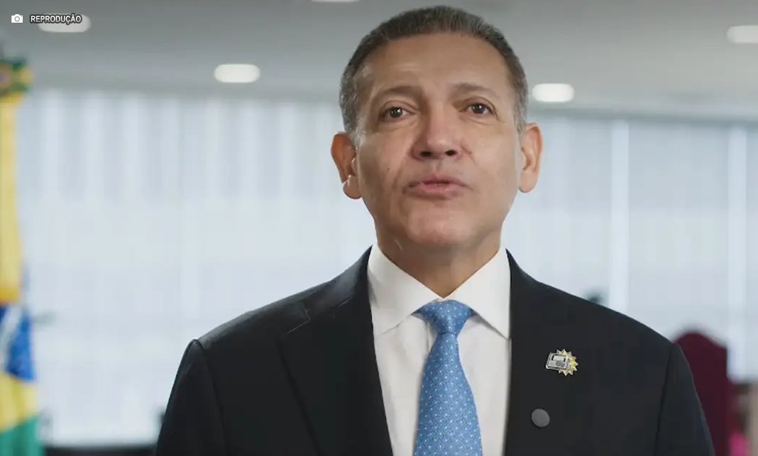 TSE desmente alegação de Flávio Bolsonaro sobre expulsão em sala-cofre TSE desmente alegação de Flávio Bolsonaro sobre expulsão em sala-cofre