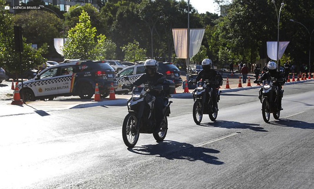 Gestores da Polícia Militar compram 112 motocicletas para reforçar segurança no DF Gestores da Polícia Militar compram 112 motocicletas para reforçar segurança no DF