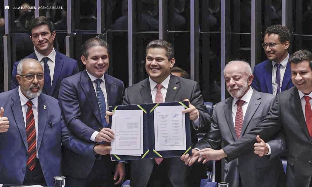 Presidente do Congresso promulga fim da escala 6×1 e transição para regime 5×2 começa em 60 dias Presidente do Congresso promulga fim da escala 6×1 e transição para regime 5×2 começa em 60 dias
